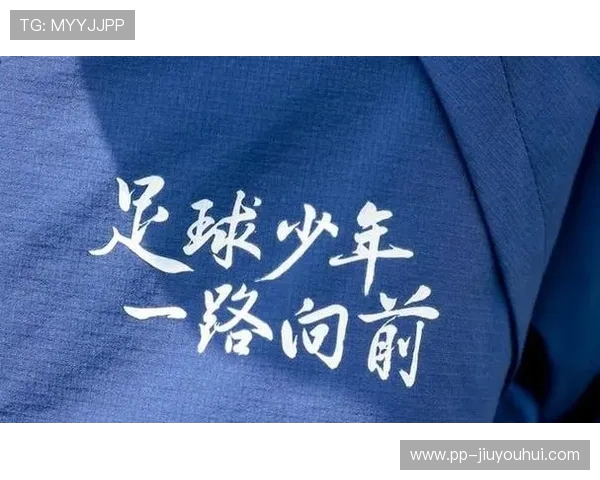 少年追梦绿茵场足球签约开启未来之路成长故事