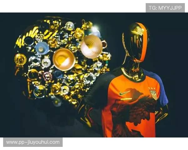 申花足球棉马甲新品上市 温暖舒适助力球迷支持心中的蓝色梦想