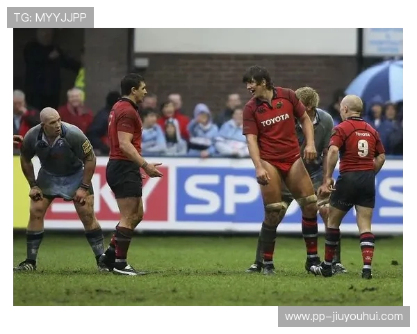 《足球场上最爆笑瞬间盘点：球员意外失误与神奇倒地大作战》